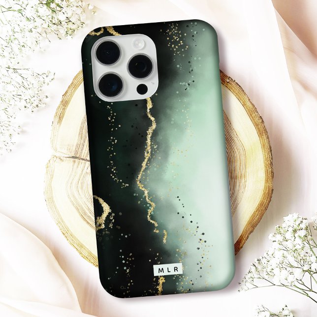 Coques Case-Mate iPhone Monogramme moderne Ombre Dusty Green & Gold Moody (Protect your phone in style with this elegant "Ethereal Mist" monogrammed iPhone case)