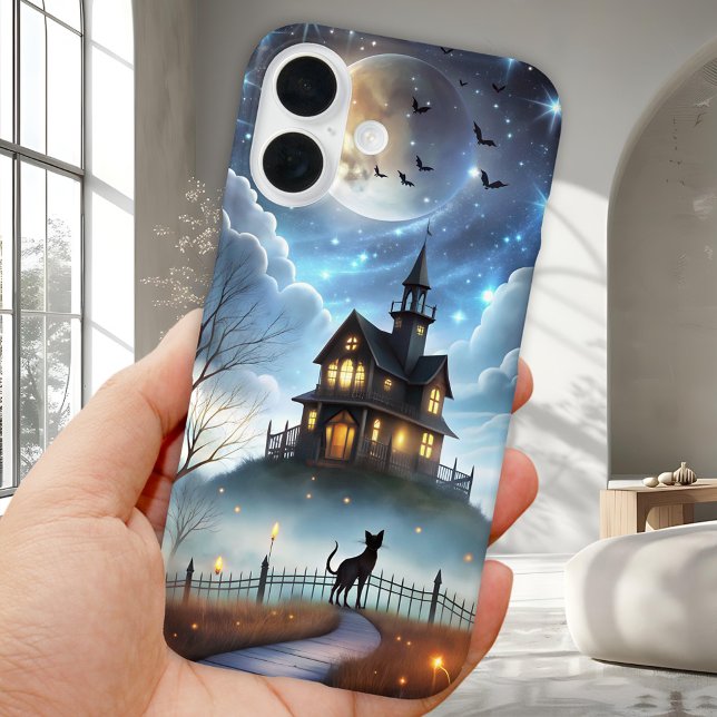 Coques Case-Mate iPhone Mysterious Black Cat Halloween Phone Case  (Mysterious Halloween phone case featuring a black cat looking at a spooky house, the moon and bats)