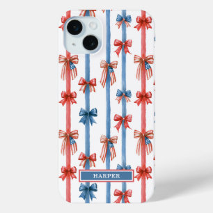 Coque iPhone 15 Mini Nœuds et Rayures Patriotiques Monogrammés