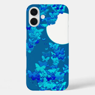 iPhone 16 Plus Case Papillons contre ciel bleu nuit, paysage lunaire