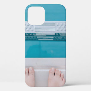 Case-Mate iPhone Case Personne debout sur l'échelle de la piscine
