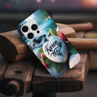 Coque iPhone 15 Pro Pierre de coeur de Karen au bord de la rivière