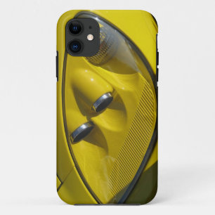 Coque iPhone 11 Plan rapproché jaune de phare de Corvette Z06