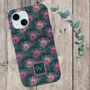Coque Pour iPhone 15 Plumes de paon rose et Monogramme sur Deep Green