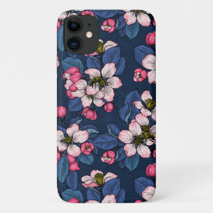 Case-Mate iPhone Case Pomme fleurit sur un bleu foncé