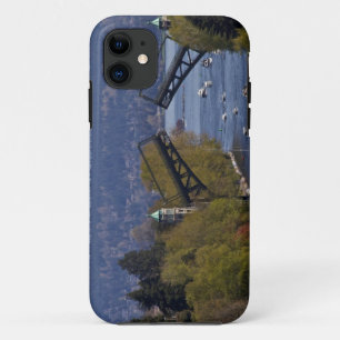 Coque iPhone 11 Pont Montlake et montagnes Cascade