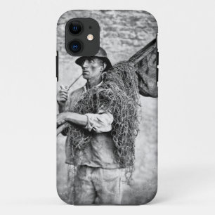 Coque iPhone 11 Portrait d'un pêcheur portant ses filets (pho de