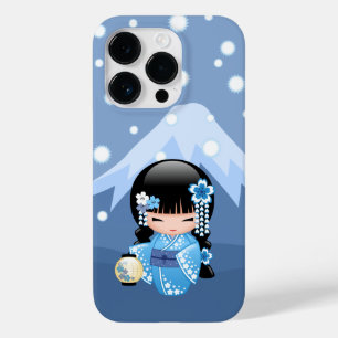 Coque Pour iPhone 14 Pro Poupée Kokeshi d'hiver - Blue Mountain Geisha Girl