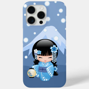 Coque iPhone 15 Pro Max Poupée Kokeshi d'hiver - Geisha de la montagne ble