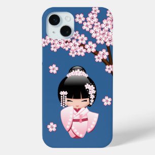 Coque iPhone 15 Mini Poupée Kokeshi Kawaii Kimono Rose sur Fond Bleu