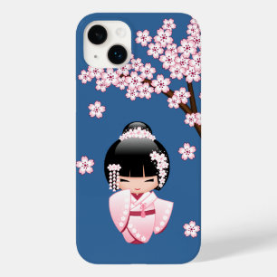 Coque Pour iPhone 14 Plus Poupée Kokeshi Kawaii Kimono Rose sur Fond Bleu
