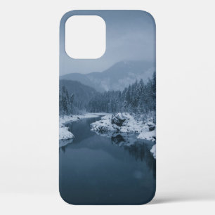 Case-Mate iPhone CASE RIVIÈRE ENTOURÉE D'UN CHAMP DE NEIGE COUVERT DE PI
