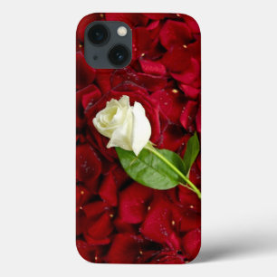 iPhone 13 Coque Rose blanc sur les pétales rouges