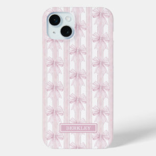 Coque iPhone 15 Mini Rubans Coquette Rose sur Monogramme à Rayures