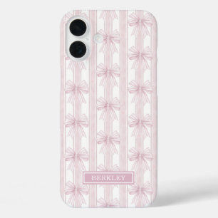 Coques iPhone 16 Plus Rubans Coquette Rose sur Monogramme à Rayures