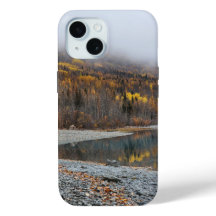 Scène de la nature avec feuillage d'automne aux to