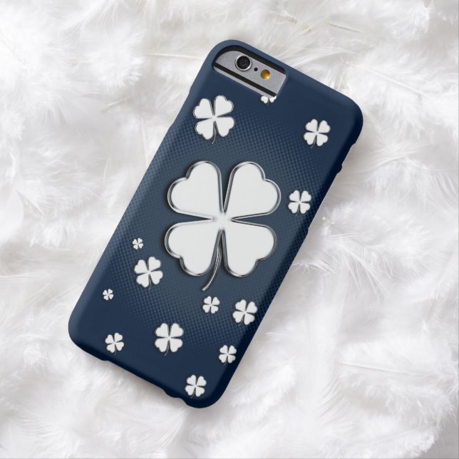 Coques Case-Mate iPhone Shamrocks blancs sur des milieux bleus (In Situ)