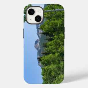 Coque Pour iPhone 14 sommet thorodin au-dessus des bois à la porte d'or
