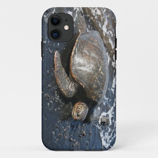 Coques Case-Mate iPhone Tortue de mer hawaïenne sur la plage noire de (Dos)