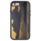 Une équipe de canoë se pratique au large des côtes