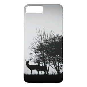 Case-Mate iPhone Case Une image de quelques cerfs communs dans la brume