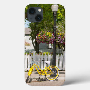 Etui iPhone 13 USA, Michigan, île Mackinac. Vélo jaune