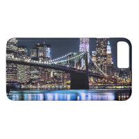 Vue de la réflexion de pont de Brooklyn de New