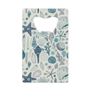 Coques de mer sur le blanc