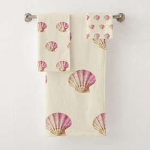 Coquilles rouges roses Vintages sur crème beige