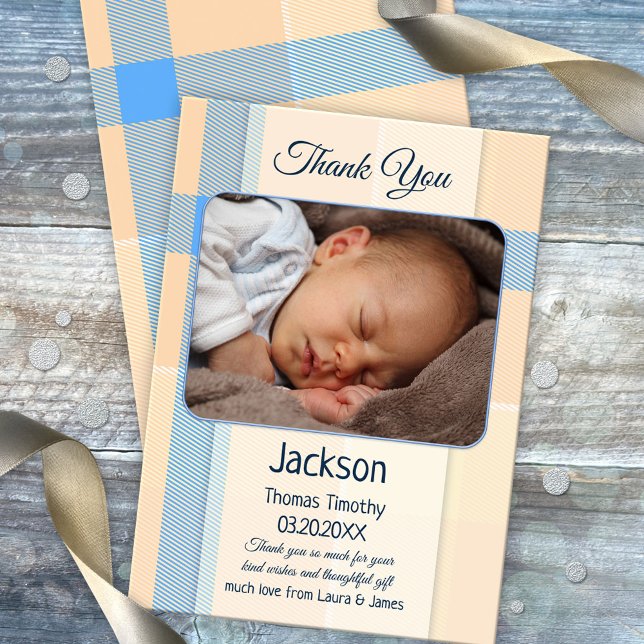 Coral Pastel Plaid Baby Photo Carte de remerciemen (Gender neutral baby Thank You card with a photo of your own baby on a pastel blue and peach plaid)
