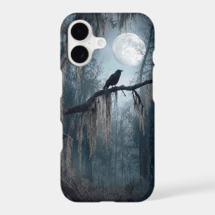 Corbeau d'Halloween dans une forêt sinistre