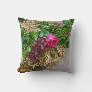 Cottage garden, Rosalinde Throw Pillow