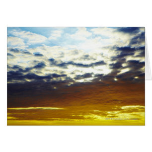 Coucher de soleil Moody bleu jaune avec nuages