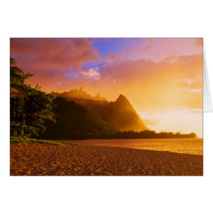 Coucher de soleil sur la plage dorée, Hawaï