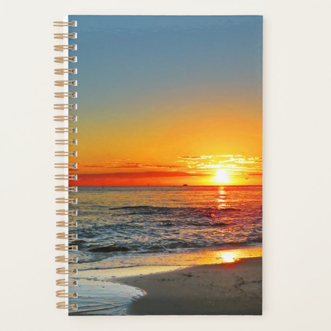 Coucher de soleil tropical sur la plage (Devant)