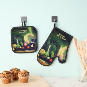 Country Fair Prize Vegetables Personalized Oven Mitt & Pot Holder Set