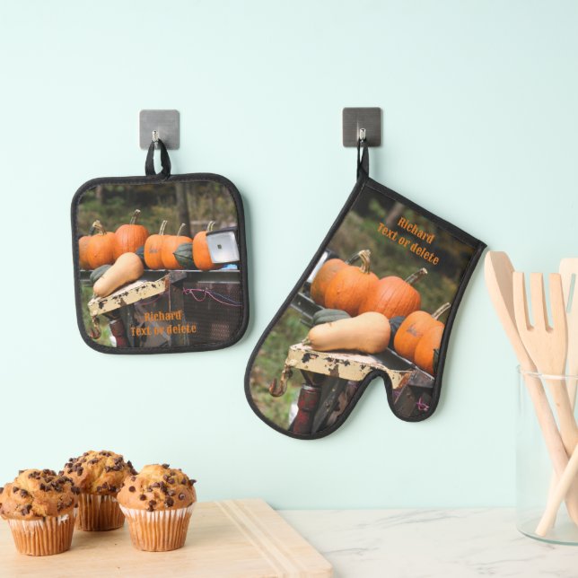 Country Garden Pumpkins And Squash Personalized Oven Mitt & Pot Holder Set (Insitu(Hanging))