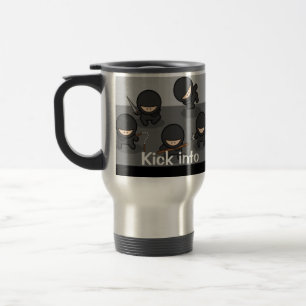 Coup-de-pied de Ninjas dans la tasse de