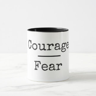 Courage au-dessus de tasse de crainte