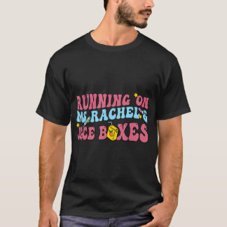 Courir sur Mme Rachel et boîtes à jus T-Shirt