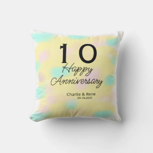 Coussin 10 ans de mariage jaune pastel nom rétro bo