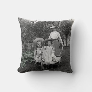 Coussin 1890's photo Heirloom Jardin Mère Fille filles