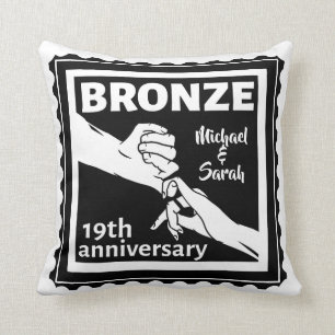 Coussin 19e anniversaire mariage main dans la main