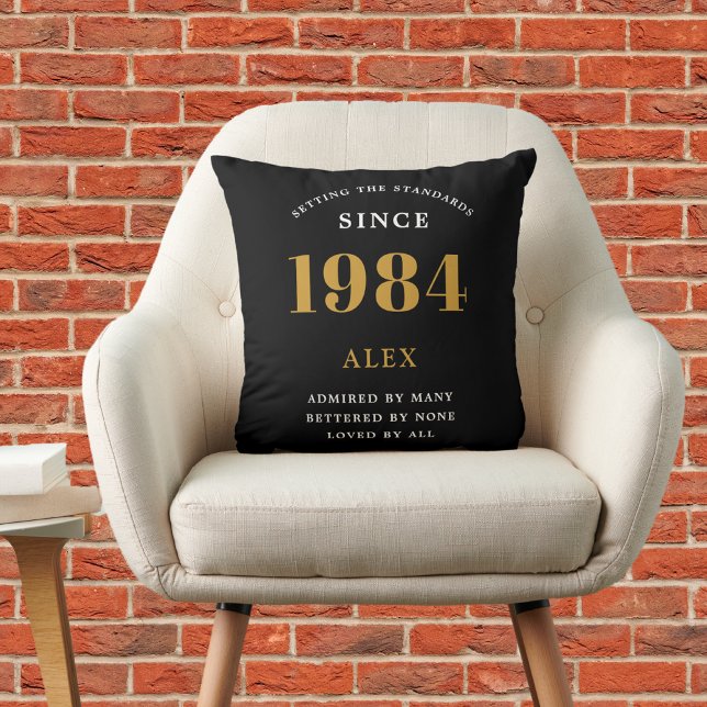 Coussin 40e anniversaire Nom 1984 Black Gold Elegant Chic (40th Birthday Special 1984 Born Black Gold Chic Elegant Throw Pillow - Perfect for Home Décor)