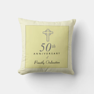 Coussin 50e anniversaire du prêtre avec croix bossée