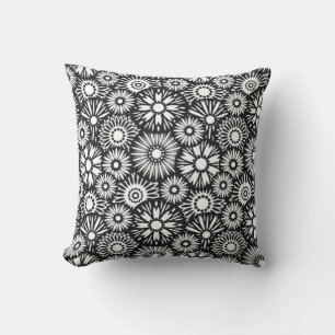 Coussin à fleurs noir et blanc