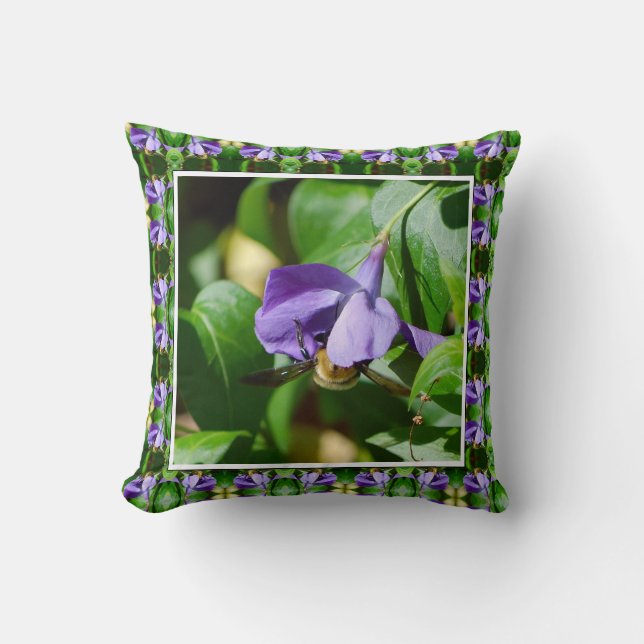 Coussin Abeille occupée (Recto)