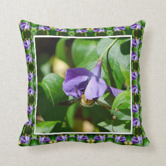 Coussin Abeille occupée