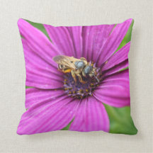 Abeille sur un carreau de fleur
