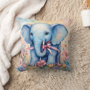 Coussin Adorable bébé éléphant dans un jardin pastel